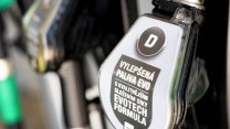 Nafta i benzín zlevní. Ministerstvo vydalo nové cenové stropy
