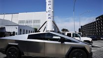 Spojení Tesly a SpaceX vzbuzuje otázky. Mohlo by zkomplikovat vazby na čínský trh
