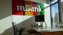 Známá banka o víkendu odstaví služby. Nepůjde aplikace, bankovnictví ani platby
