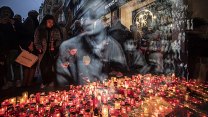 Pětistovka pro Oldu. Lidé se skládají na oslavy revoluce, připomínají Klempíře u StB