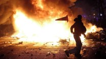 Na 70 tisíc policistů, armáda a zákazy vycházení. Francie se připravuje na sobotní nepokoje