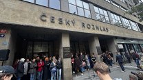 ČT zaskočilo náhlé jednání o konci poplatků. Překotné, podivuje se