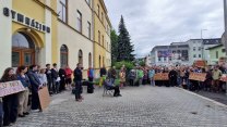 Jablonecké gymnázium, kde se demonstrovalo proti bývalé ředitelce, hledá nového šéfa