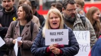 Evropské odborné organizace kritizují rychlé jednání o financování ČT a ČRo