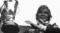 Slavný závod na hoře Fudži: Niki Lauda a James Hunt bojovali hlavně s počasím