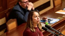 Opozice po nočním maratonu neprosadila zamítnutí návrhu na zrušení poplatků pro ČT a ČRo