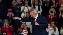 Koberce a ventily za chlaďáky s obaly. USA před volbami šachují s celními výjimkami